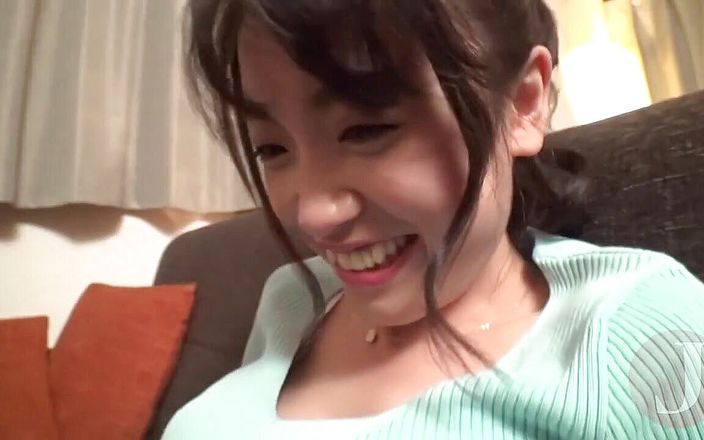 Asian happy ending: Una ragazzina asiatica maliziosa viene arata e sborrata in faccia