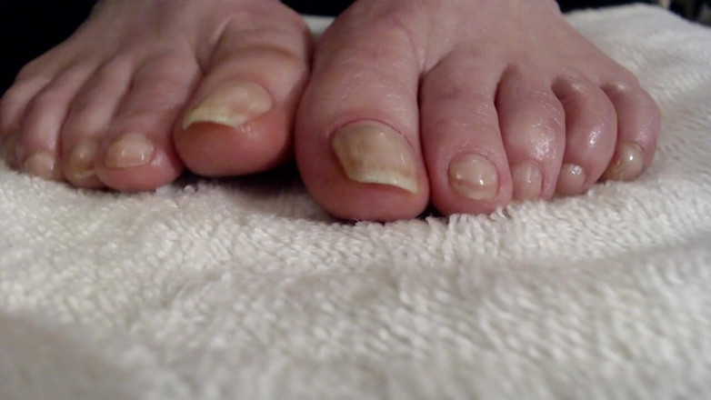 Abby Anna: Long natural toenails oiled feet