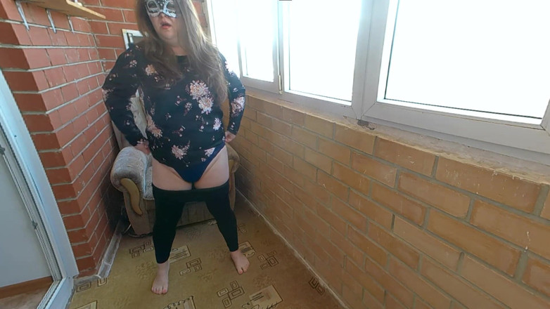 Angel_kisa: Perra madura quería ser follada duro en el balcón
