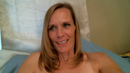KimitheMilfMommy: Suja milf brincando com buceta