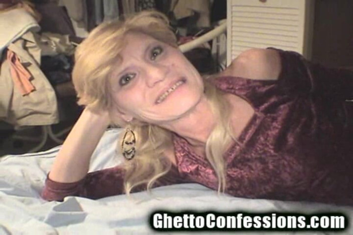 Ghetto Confessions: Nenek pengantin monster ghetto nyepong kontol geezer gremlin!