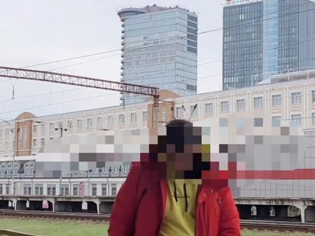 Very Hot Risky Public Jerking. My Handjob on the Railway Platform (Yellow Blue)