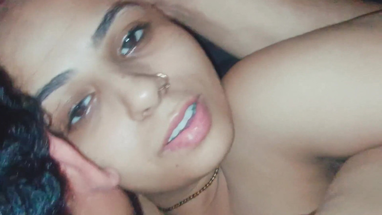 Hot Sis: Latika plná sprostě mluví a tvrdě šuká