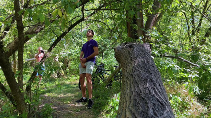 Nick Lewis: Cazzo che succhia nei boschi