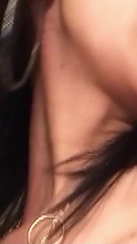 Asiatische transe mit dicken titten in latex-outfit im hotelzimmer verführt