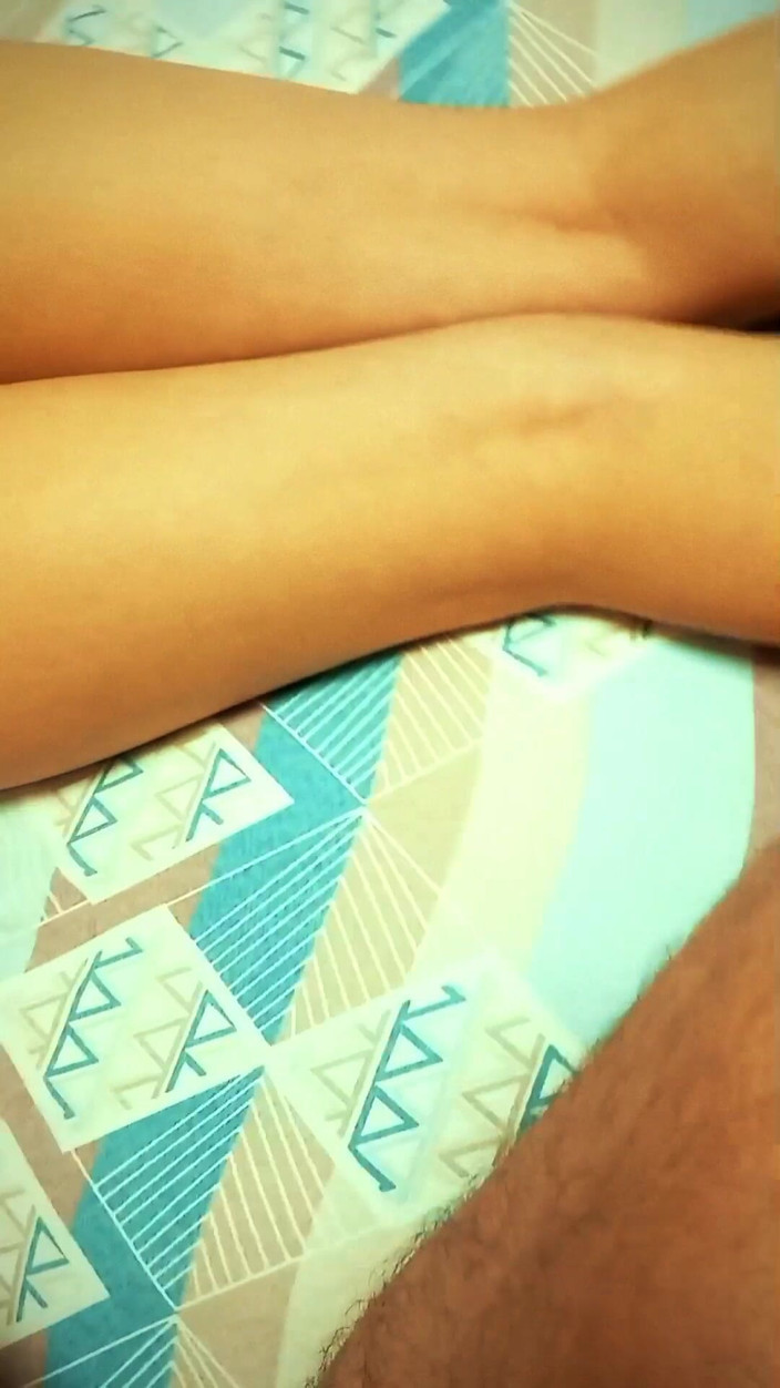 usTwoCaty: Мой сводный брат пришел в мою комнату и кончил в мою мокрую киску