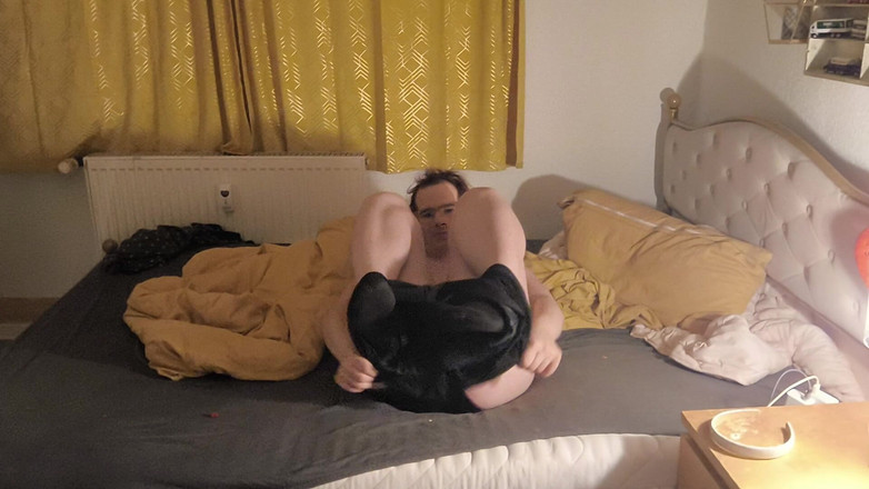 JanineLang: Membuka pakaian dan masturbasi terangsang