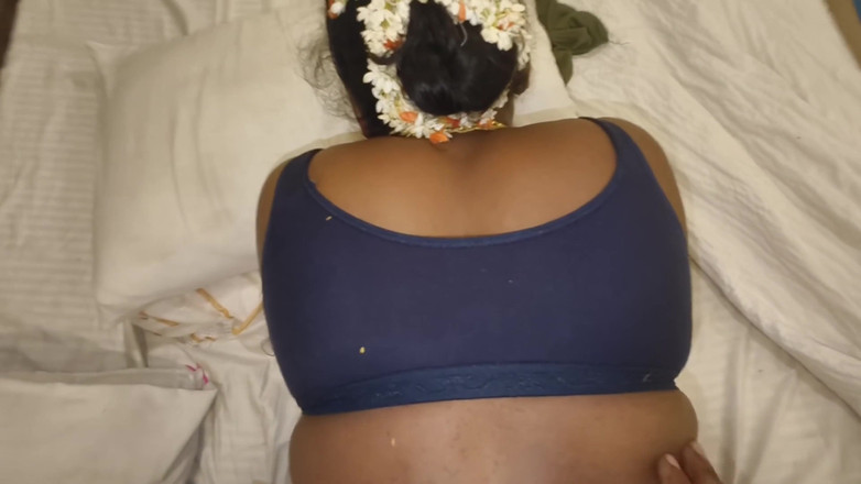 Amuda ulagam: Man delar frun med kontorskollega