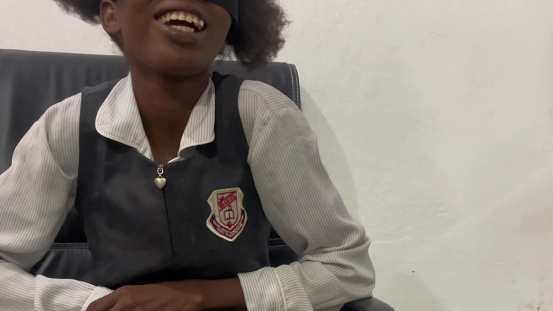 Petite Erotic Africa: 娇小的非洲青少年被穿着制服的老师性交