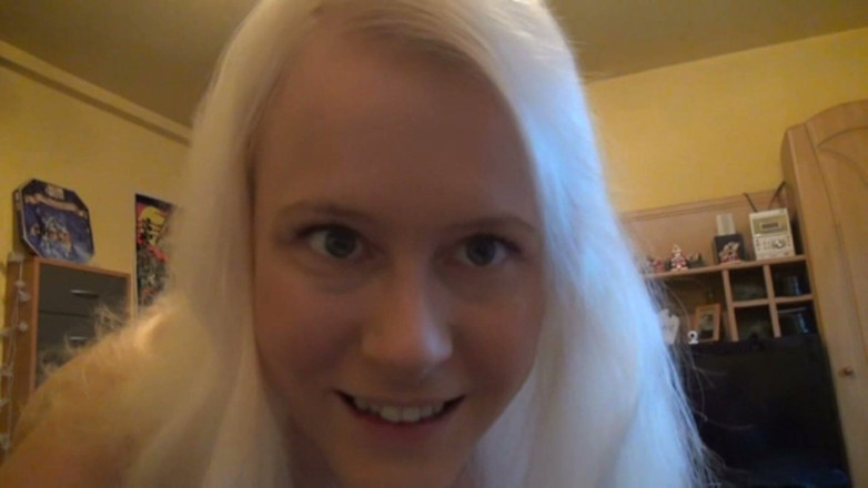 Blondehexe: Bruja rubia desflorada joven
