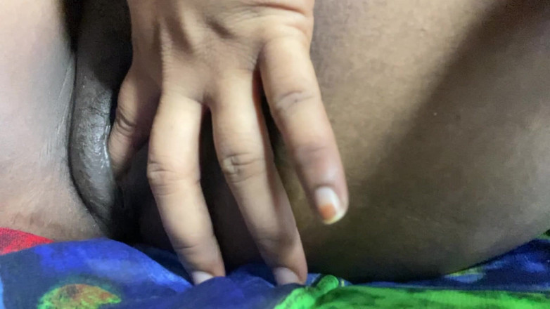 Angoori: Ukaž prsa indické holky a prstění kundičky