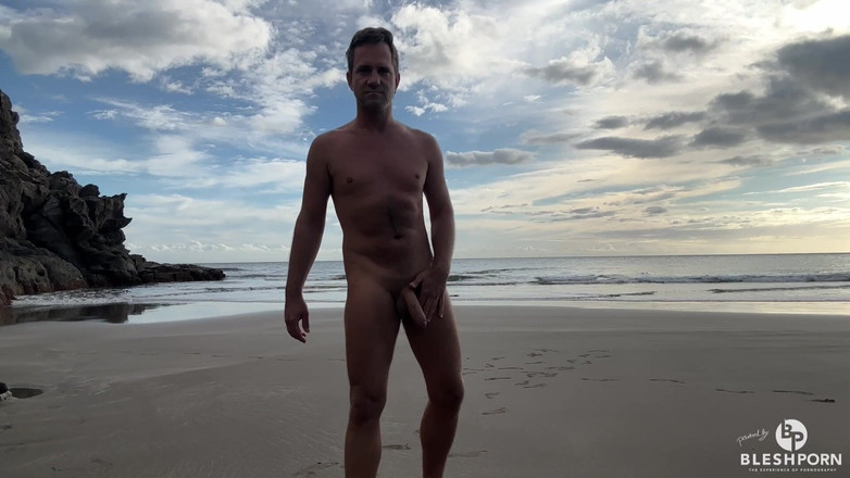 bleshporn: ティム・ブレッシュの屋外ビーチでの射精