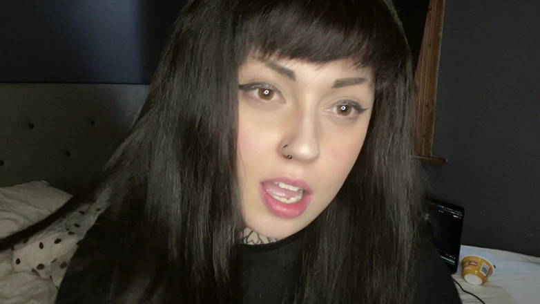 Miss Valentina: Punheta com wifey na casa joi