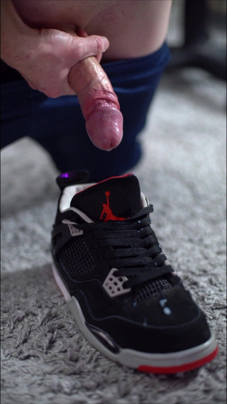 Sneakersmax98: Gioco con le sneaker retrò iv e sborrata dentro