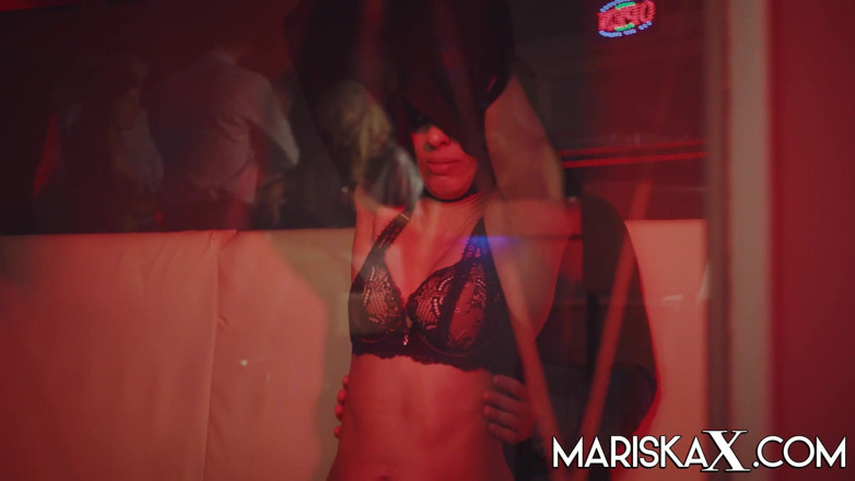 Mariska x: Sexy Indian Milf fucking a younger guy
