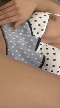 Geile brünette mit dicken titten reitet massiven bbc zum orgasmus