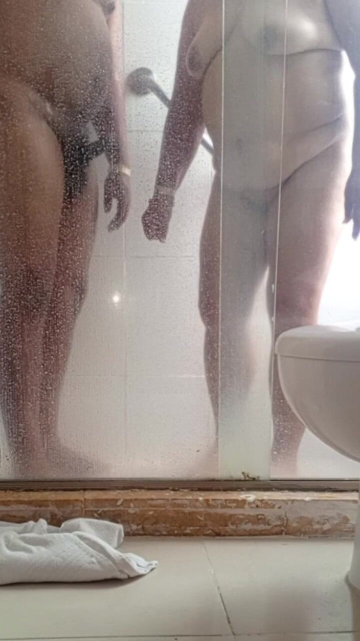 Milfta boohot: 샤워하는 계모와 함께하는 Ricas Tetas Grandes