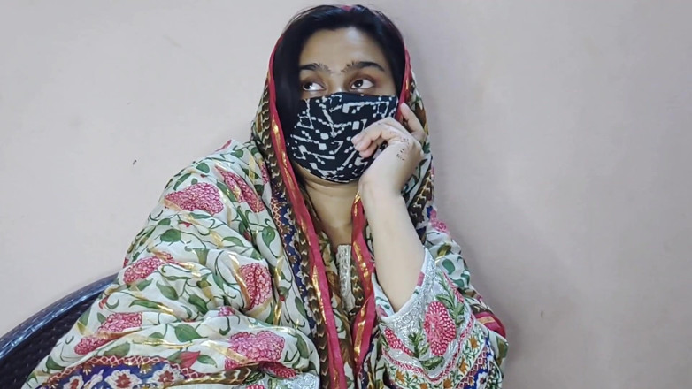 Faryal: Bari baji ne di chote bhai apni Chut-klare Hindi-Unterhaltung