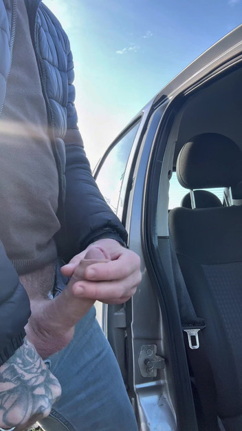 mekcho92000: सड़क के किनारे हैंडजॉब ब्रेक