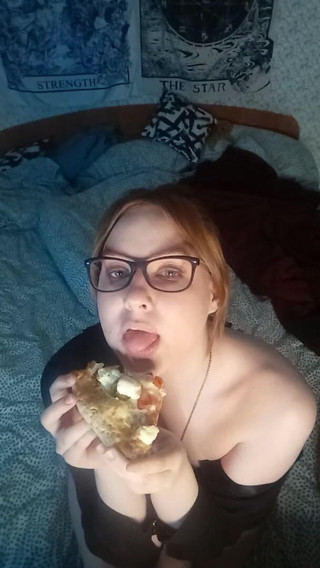 Denise Levi: Being sexy and eating pizza