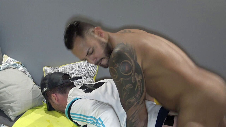 RAW FRENCH PIGS: Yopugn französisches schwein von Viktor Rom vollgespritzt