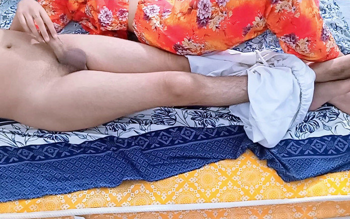 SuperIndian456: Une jolie fille desi demande à baiser sa chatte étroite