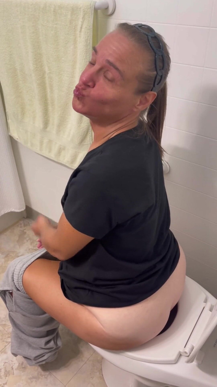 Sweet Marie: Ik op het toilet probeer en duw