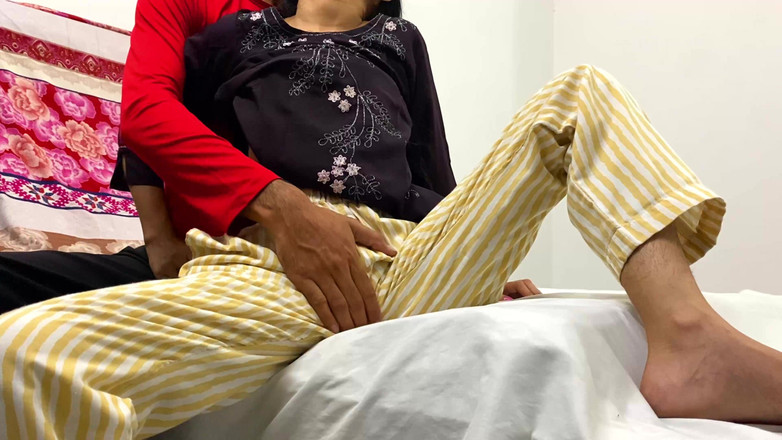 Desifilmy45: Amigas viuda calientes madrastras culona y apretado coño follada duro