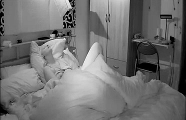 KittieNoOne: 他告诉我在我们的相机上做什么