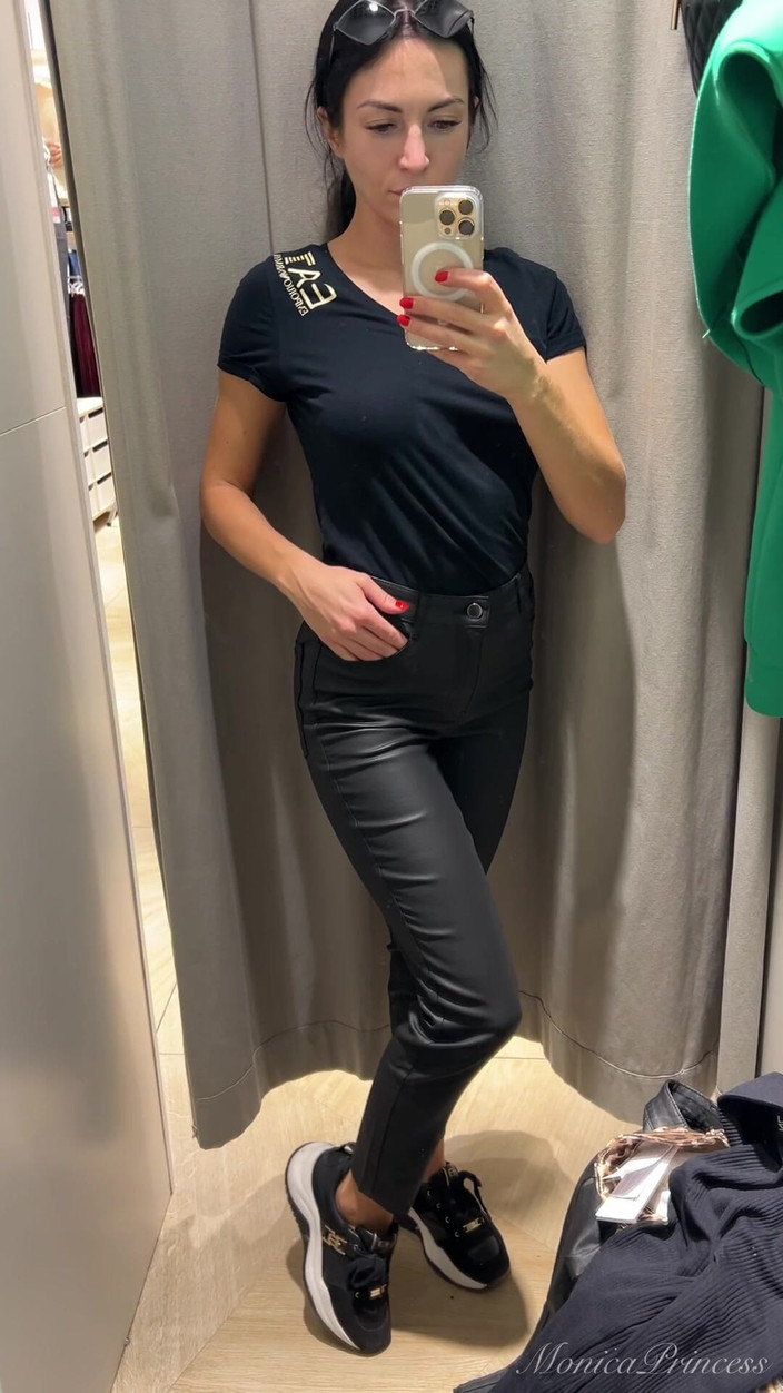 Princess Monica: Experimente leggings e calças, provocação de peitos, mostrando buceta