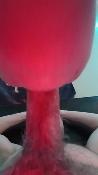 Il vicino traditore ama fare deepthroat e farsi sborrare in faccia