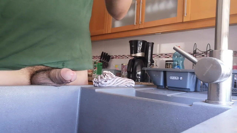 Rafael Torreano: Cara adora gozar na pia da cozinha