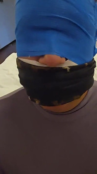 Il marito viene sul suo vestito
