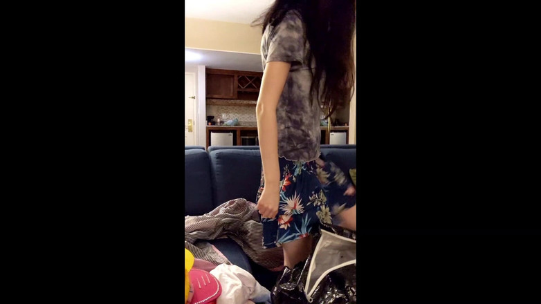 Gentleman Porno: Asiatisches mädchen zeigt umkleide und lutscht dann schwarzen schwanz