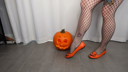 Deanna deadly: Calf Muscle flex in calze a rete- ballerine arancioni a...