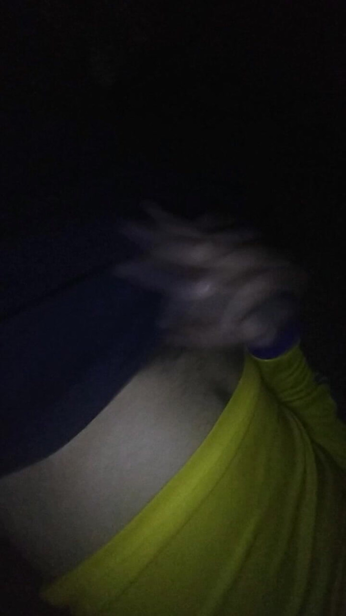 AlexAlejandro13: 소파에서 자신을 만지는 엄청난 자지를 가진 섹시한 남자