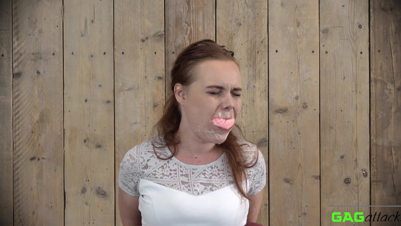 Gag Attack: Roxy - bịt miệng băng tegaderm