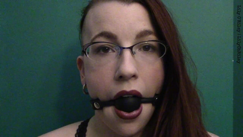Lily O'Riley: Ballgag Staring (Övar)