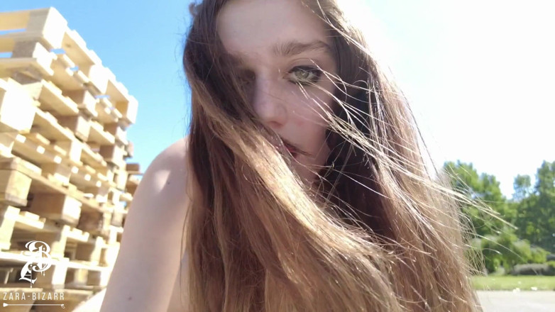 Zara Bizarr: Horny outdoor quicky! Cum on my tits!
