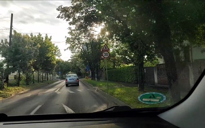 Step Mommy: Збуджена блондинка сексуальна мамка хоче, щоб її відтрахали в машині вранці на публіці по дорозі на роботу