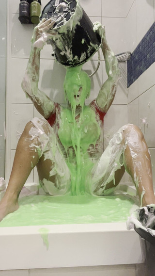 CALLIE ROKS: Plăcinte roz la față și Gunge găleți peste capul meu