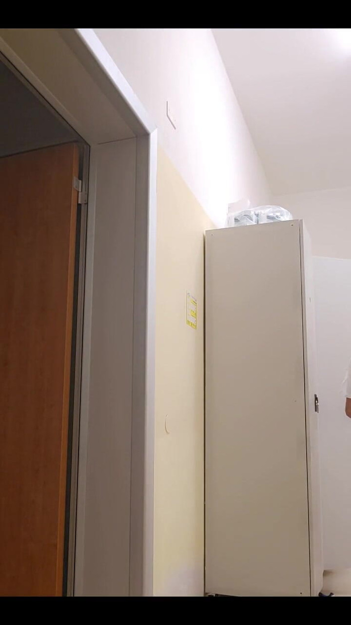 Only Maya: Kijk naar mij in de badkamer