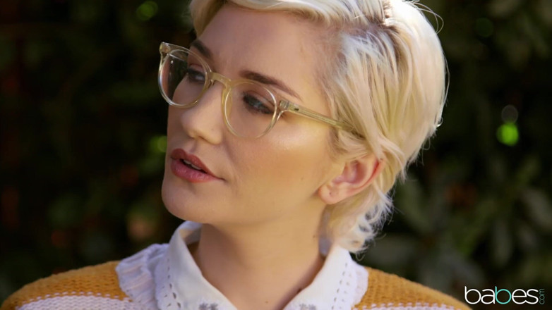 Babes: Babes - When Nerds a'ttac