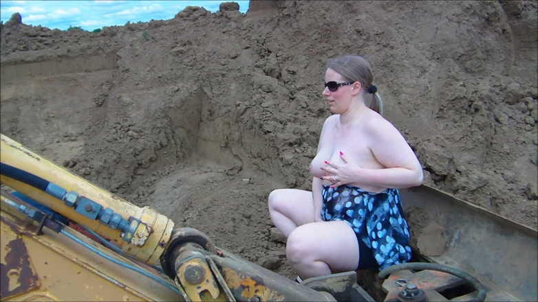 UserBitch1: Outdoor Fucked on the Excavator