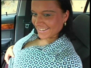 Horny Two really wet MILFs: Mollige vrouw met grote tieten wordt geneukt na het masturberen...