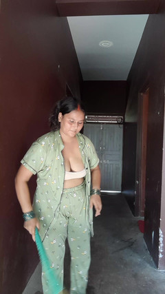 Puja555: 내 자지를 빨고 빨아주는 18세 의붓여동생