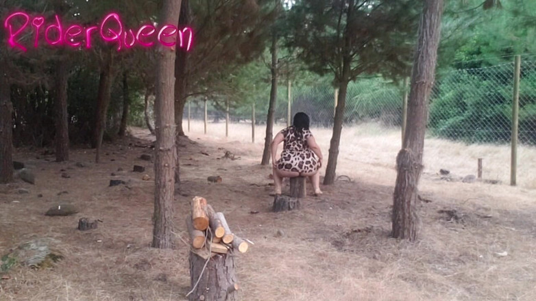 Riderqueen BBW Step Mom Latina Ebony: Menggantikan ibu tiri seksi di hutan di luar ruangan
