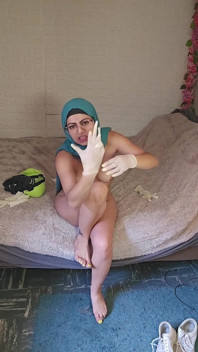 Wącha wszystko ze spoconą mamusią i mokrymi rękawiczkami Mią Niqab