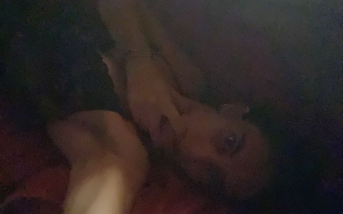 QueenSavage85: Legata e imbavagliata