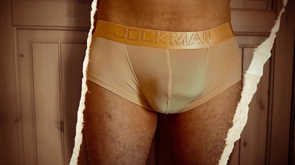 TheOldBigThing: Sentuh terluar di tempat awam. Alatnya berdenyut apabila dia memunggah...